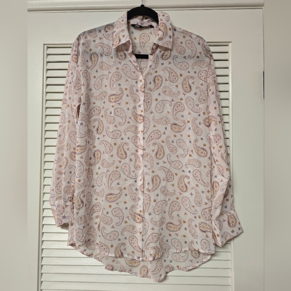 Zara - Oversized Sheer Lightweight Paisley Button Top